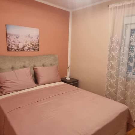 Senkini Dvori Apartment Sutomiscica ภายนอก รูปภาพ