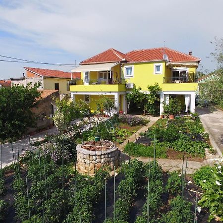 Senkini Dvori Apartment Sutomiscica ภายนอก รูปภาพ