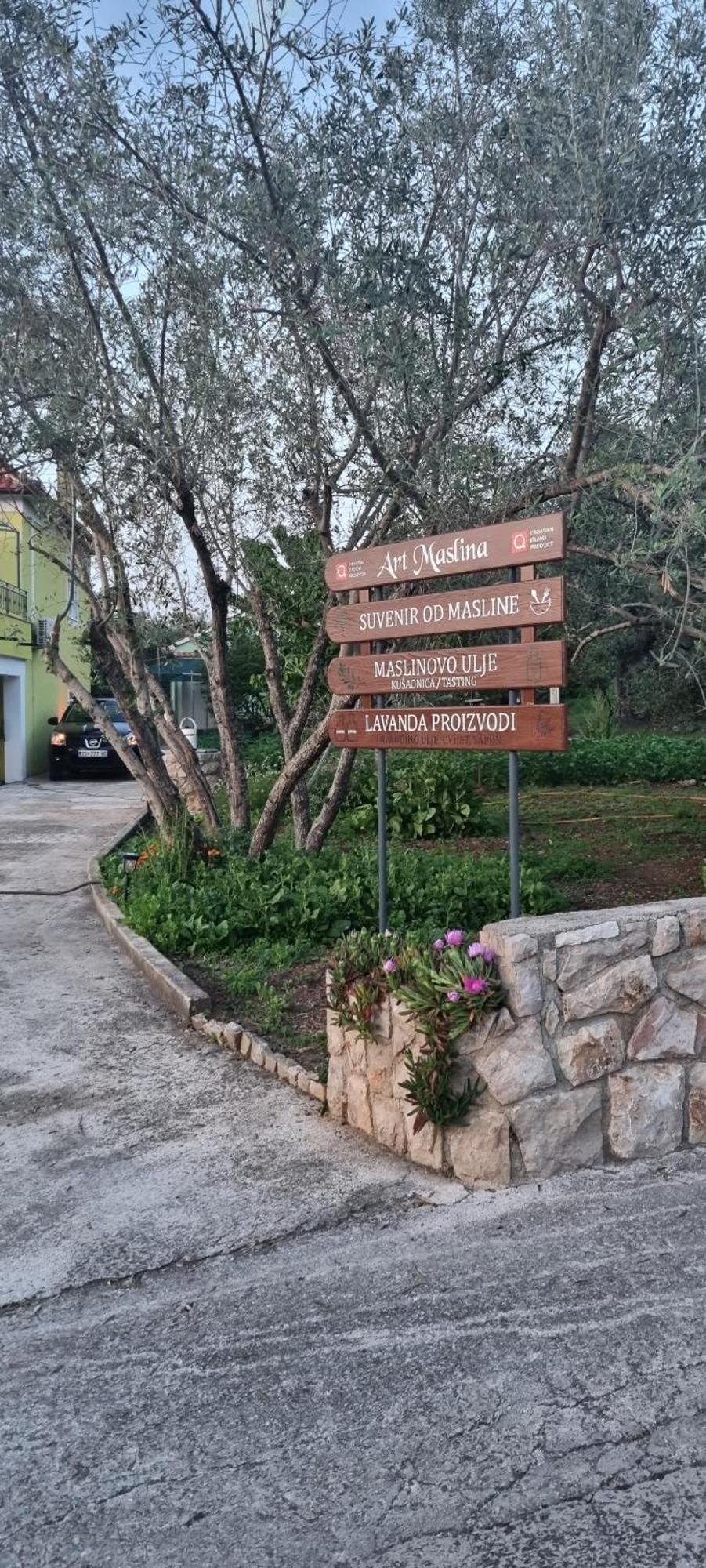 Senkini Dvori Apartment Sutomiscica ภายนอก รูปภาพ