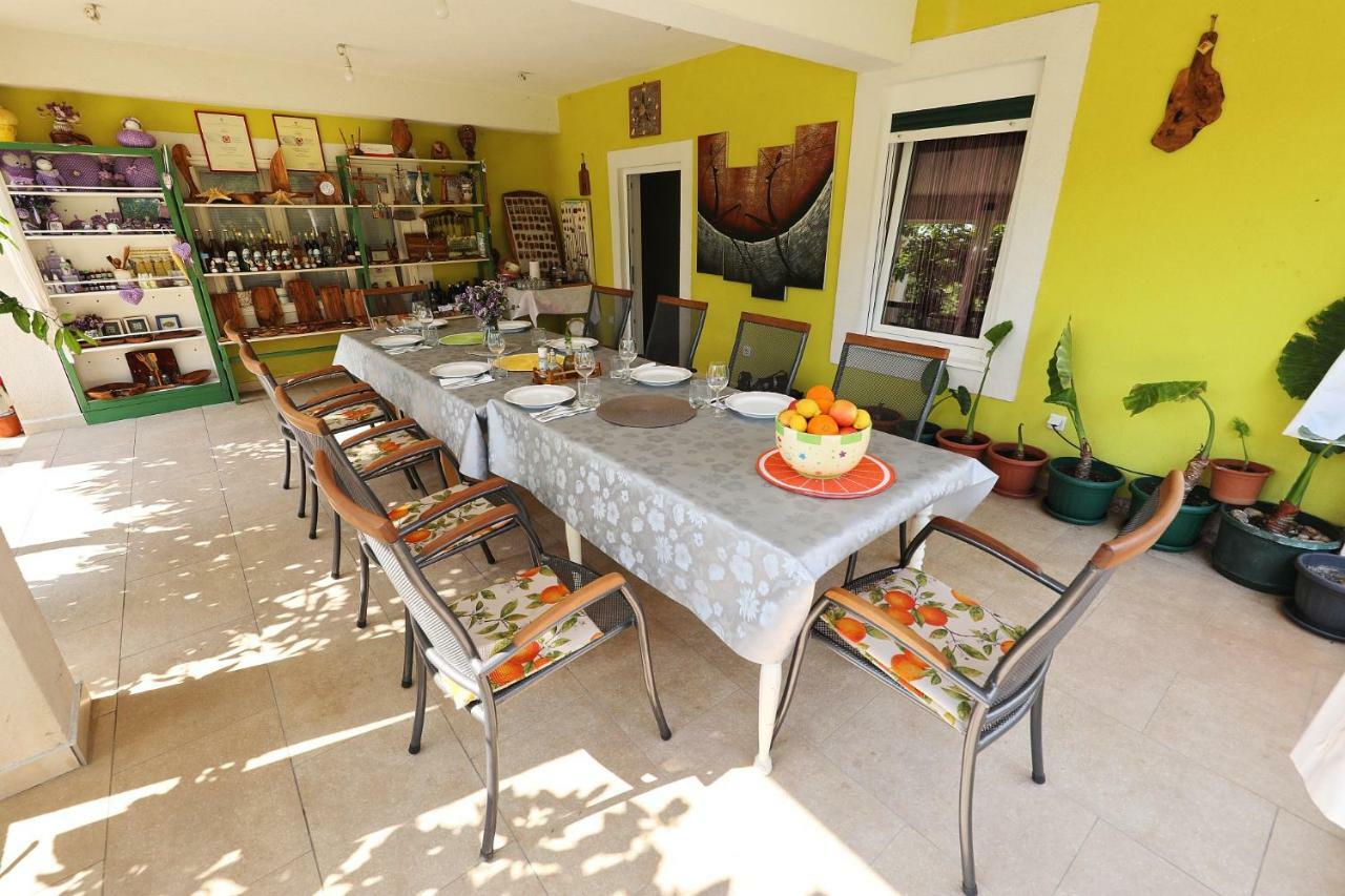 Senkini Dvori Apartment Sutomiscica ภายนอก รูปภาพ
