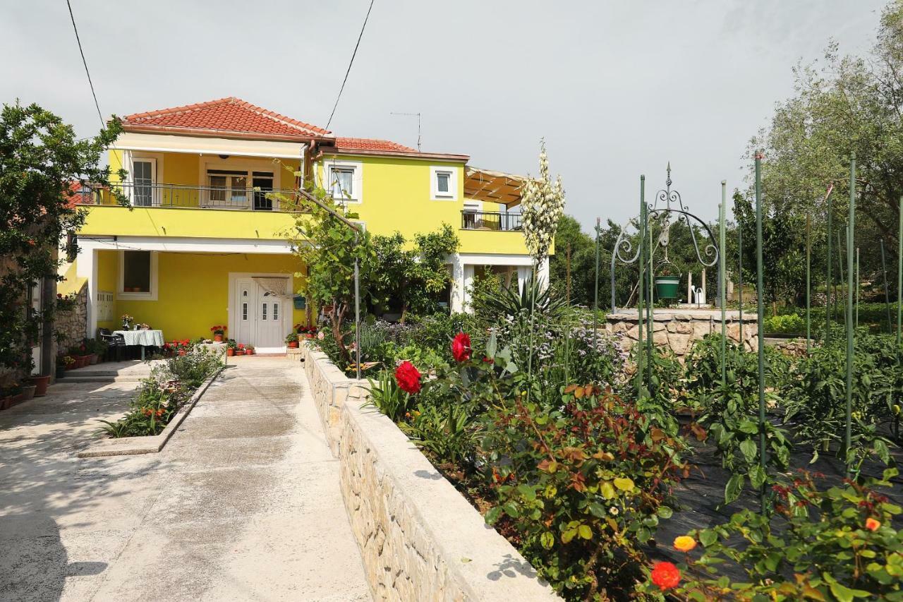 Senkini Dvori Apartment Sutomiscica ภายนอก รูปภาพ