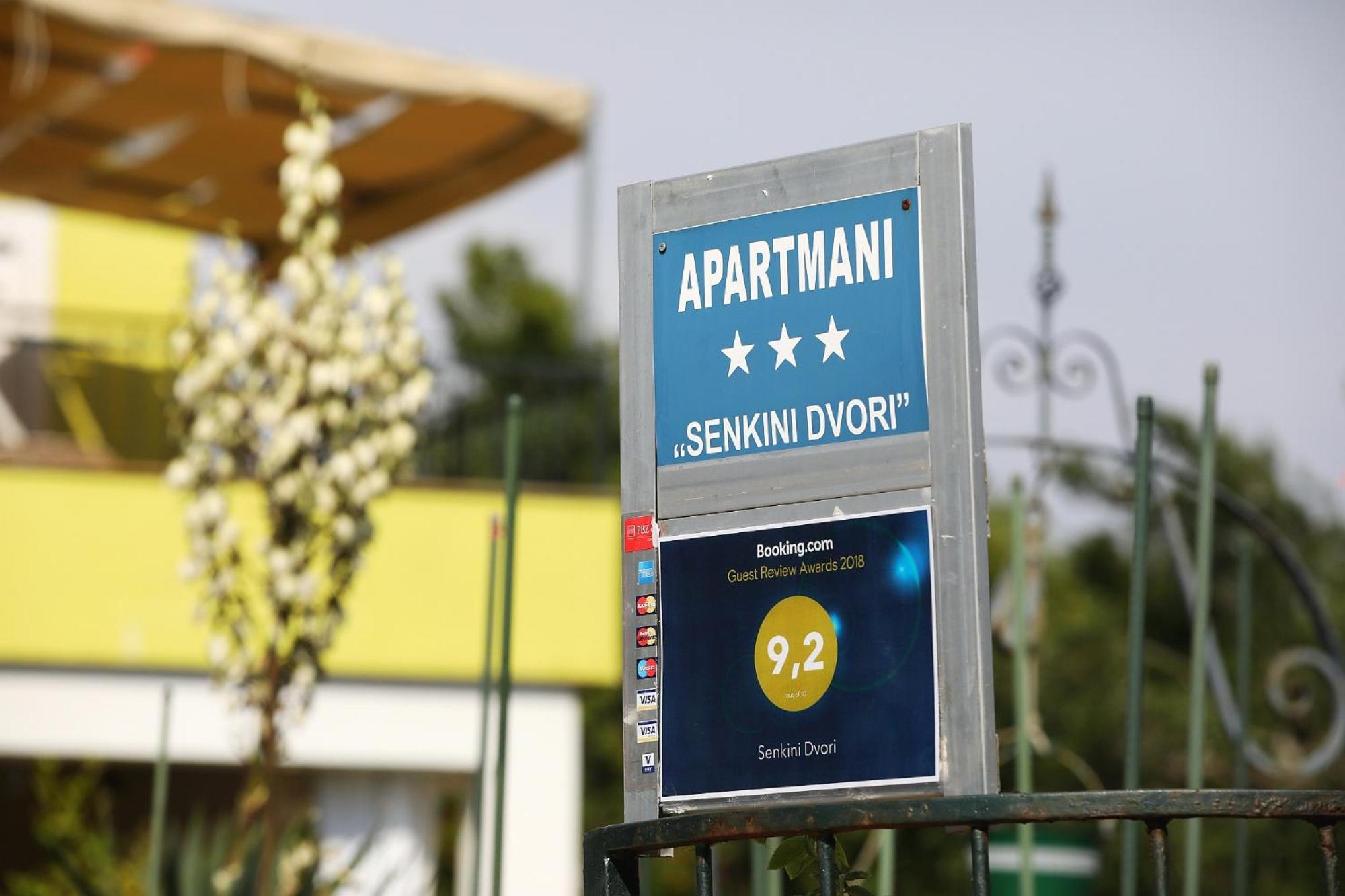 Senkini Dvori Apartment Sutomiscica ภายนอก รูปภาพ