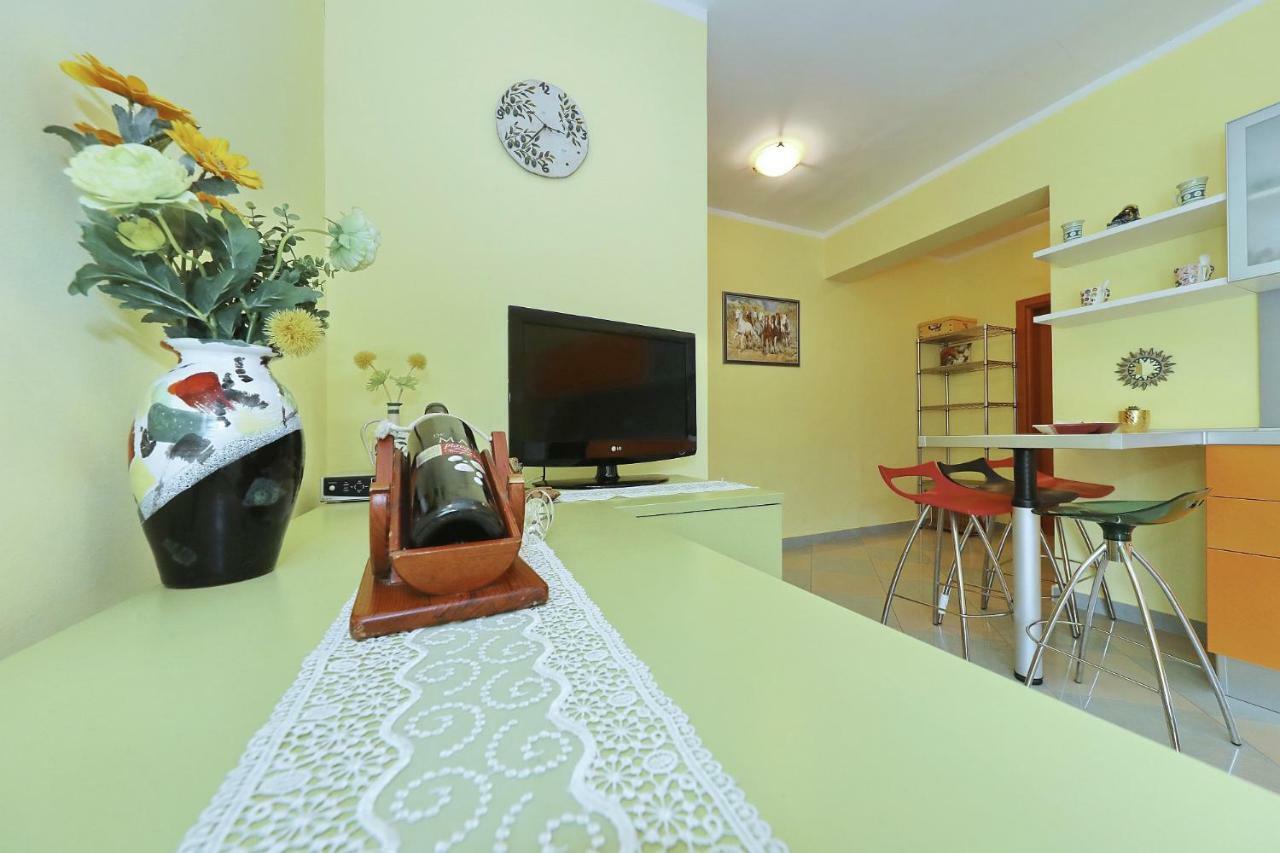 Senkini Dvori Apartment Sutomiscica ภายนอก รูปภาพ