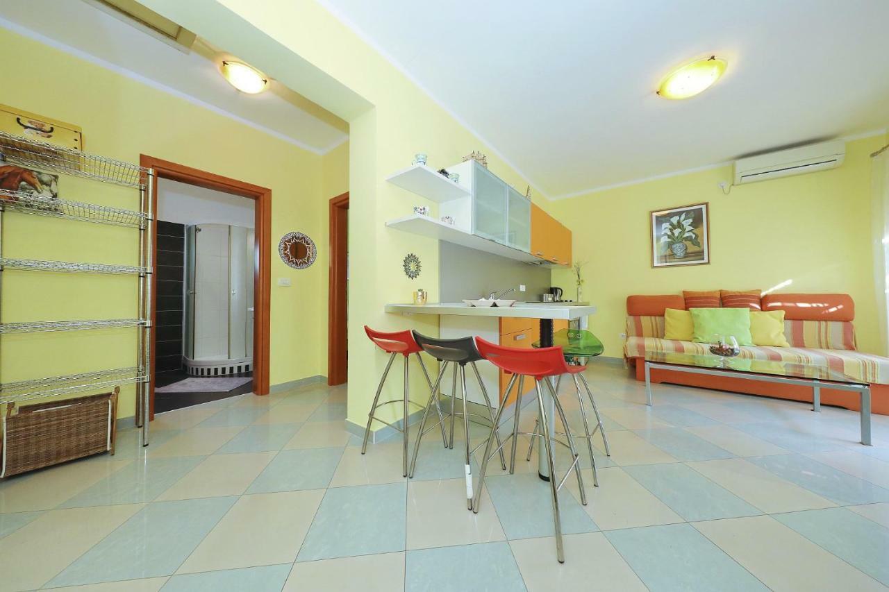 Senkini Dvori Apartment Sutomiscica ภายนอก รูปภาพ