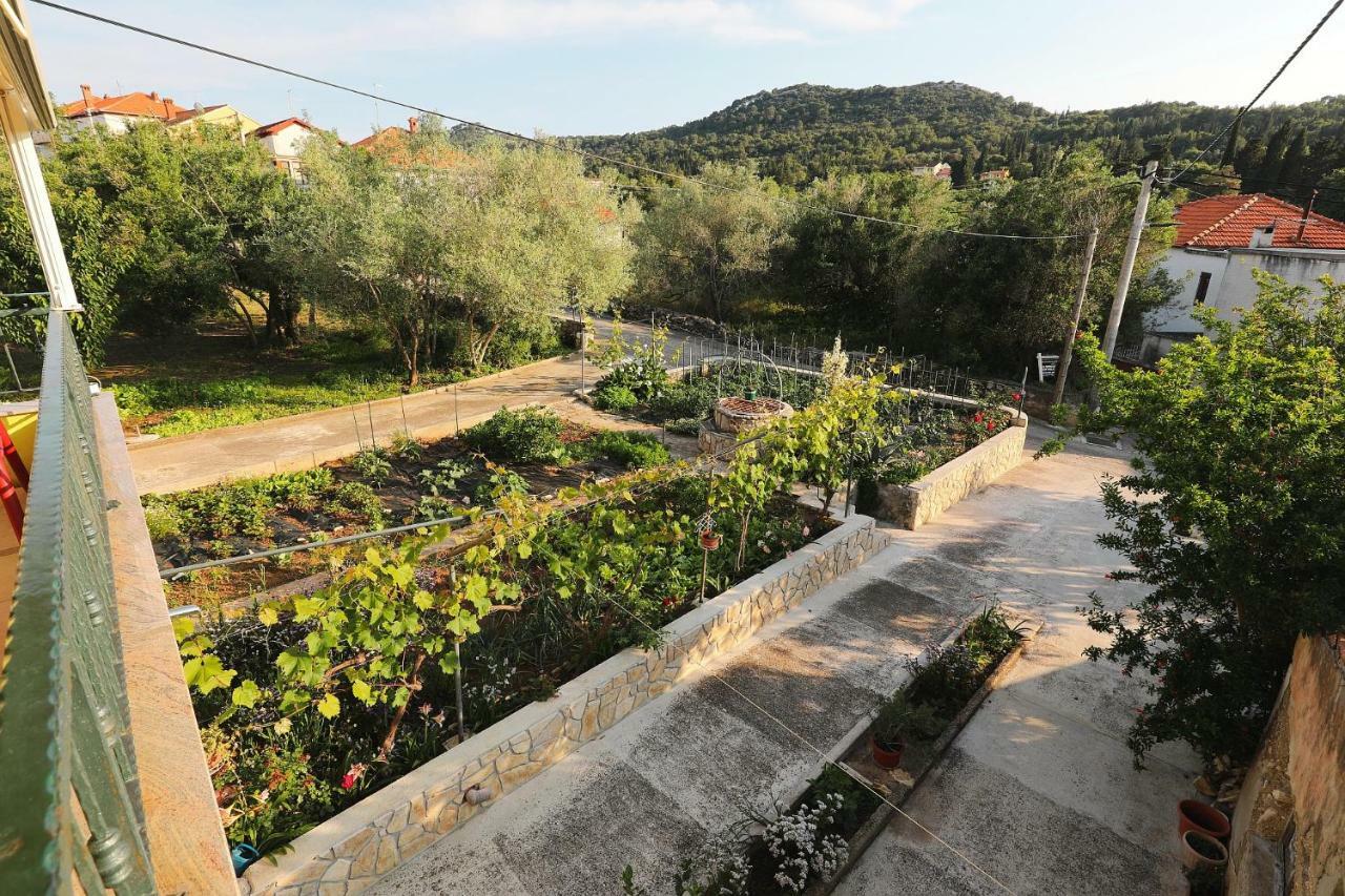 Senkini Dvori Apartment Sutomiscica ภายนอก รูปภาพ