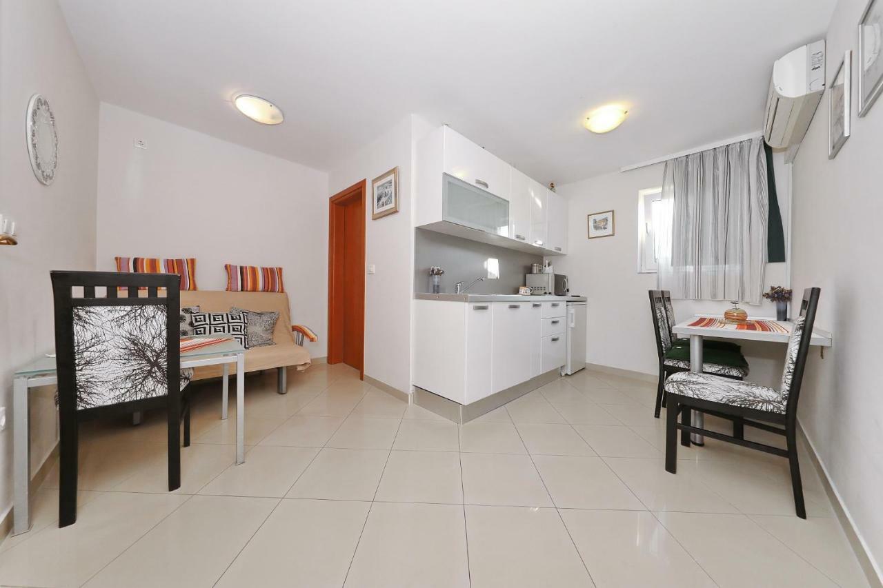 Senkini Dvori Apartment Sutomiscica ภายนอก รูปภาพ