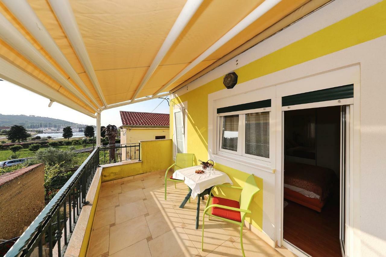 Senkini Dvori Apartment Sutomiscica ภายนอก รูปภาพ