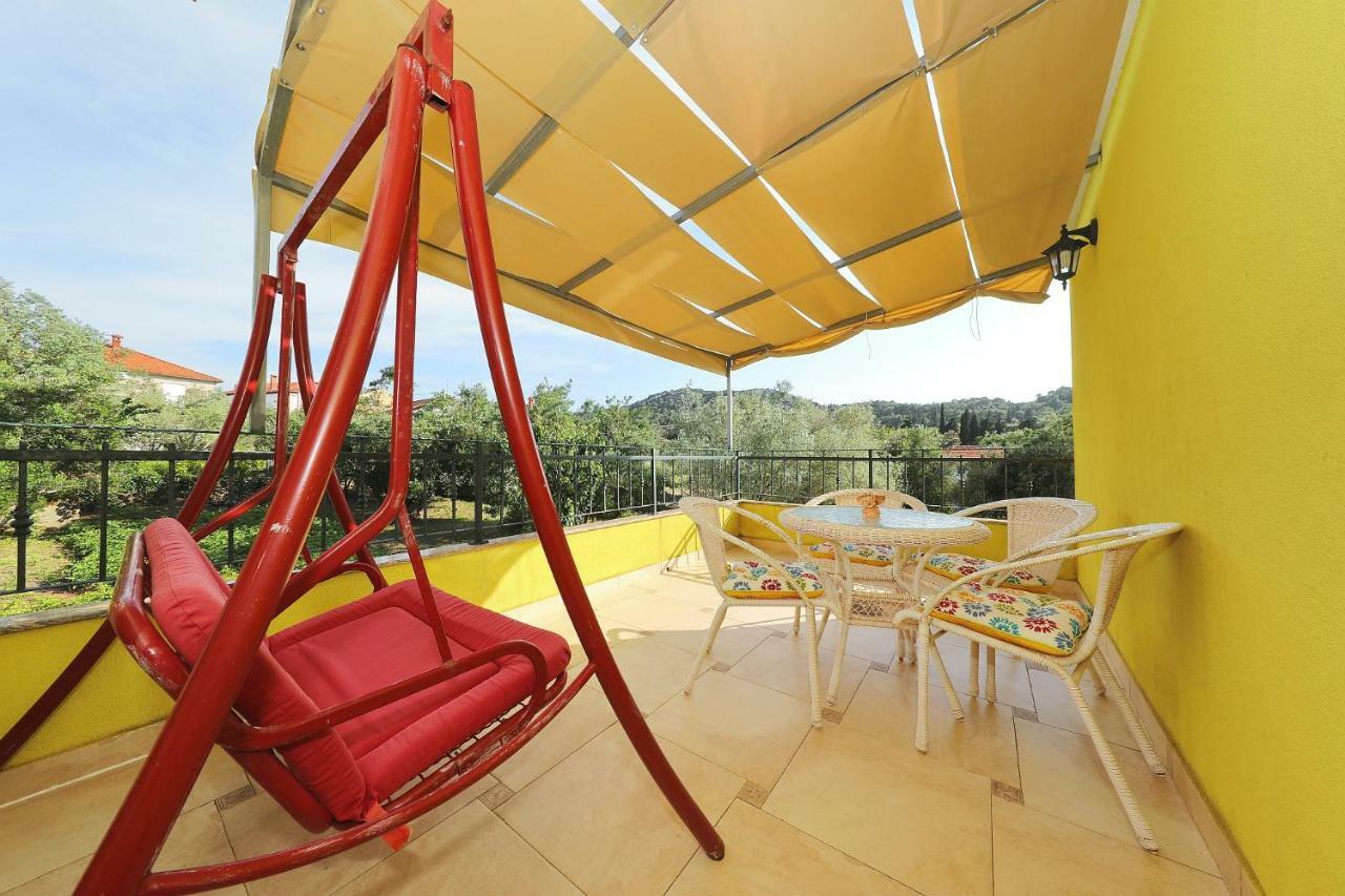 Senkini Dvori Apartment Sutomiscica ภายนอก รูปภาพ